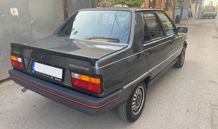 Renault 9
