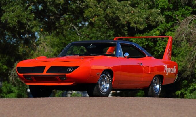 ArabaTeknikBilgi-1970-Plymouth-Road-Runner-Superbird-Hemi-Hardtop