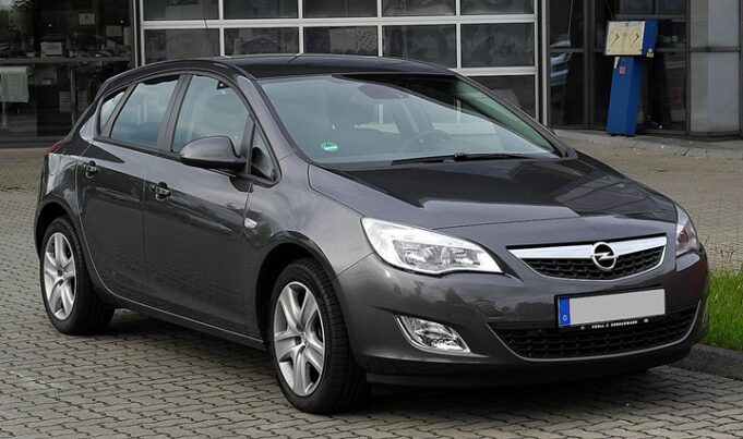 ArabaTeknikBilgi-2009-2012-Opel-Astra-J-Hatchback
