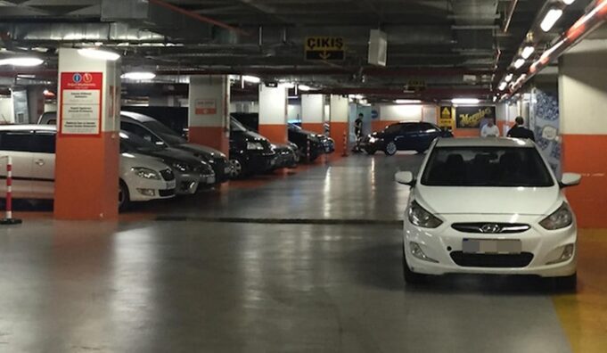 ArabaTeknikBilgi-avm-otoparkı